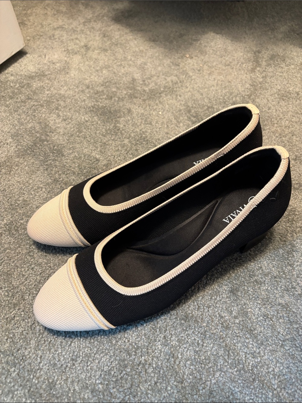 VIVAIA Julie Arch Pro Almond-Toe Chunky Heels in the Black & Ivory